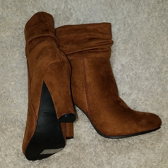 *Sunday sale price firm* Tan gathered ankle bootie - Picture 4 of 4